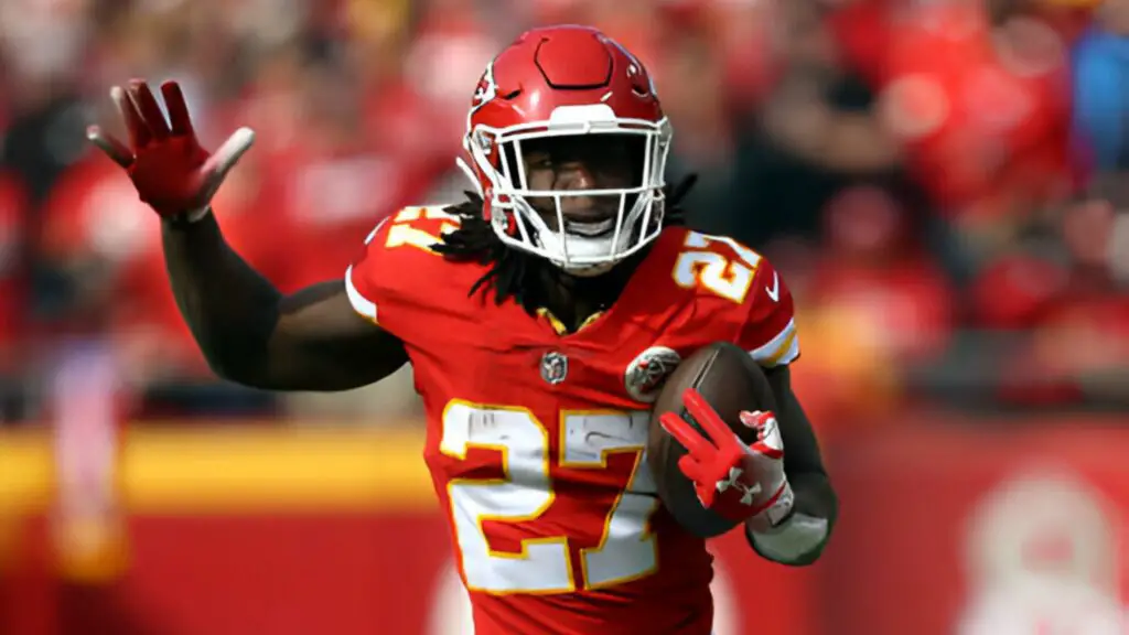 Kansas City Chiefs running back Kareem Hunt carries the football during the game against the Arizona Cardinals