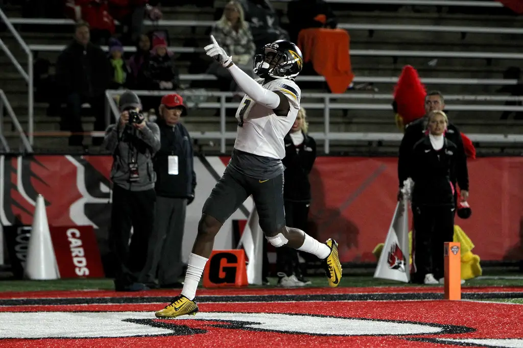 Toledo Rockets wide receiver Diontae Johnson scoring a touchdown against the Ball State Cardinals 