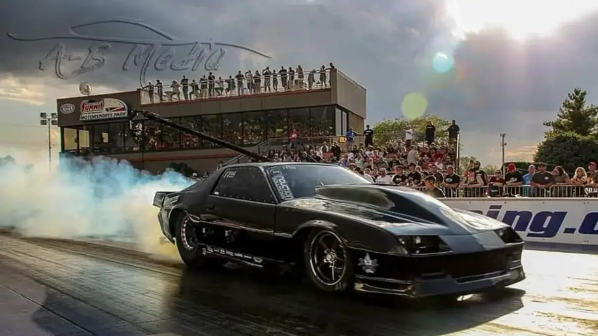 Street Outlaws star Kye Kelley doing a burnout at the 2018 Street Outlaws No Prep Kings event