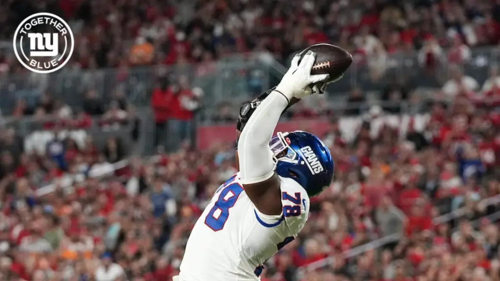 New York Giants offensive lineman Andrew Thomas catches a touchdown reception against the Tampa Bay Buccaneers on Monday, November 22nd, 2021, at Raymond James Stadium
