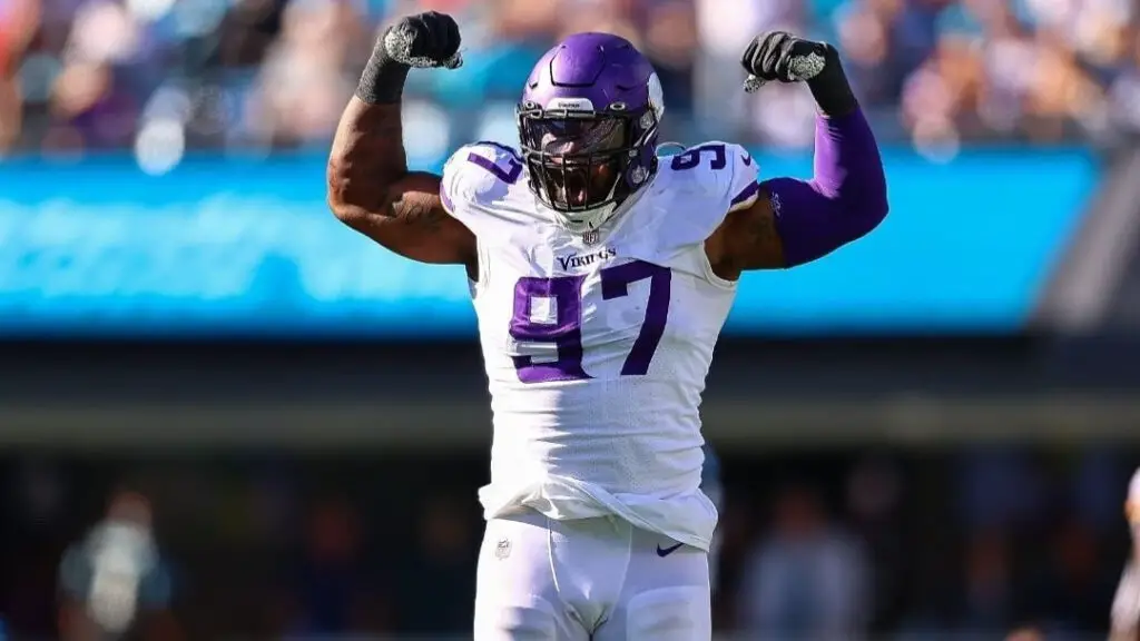 Minnesota Vikings defensive end Everson Griffen flexes after a play