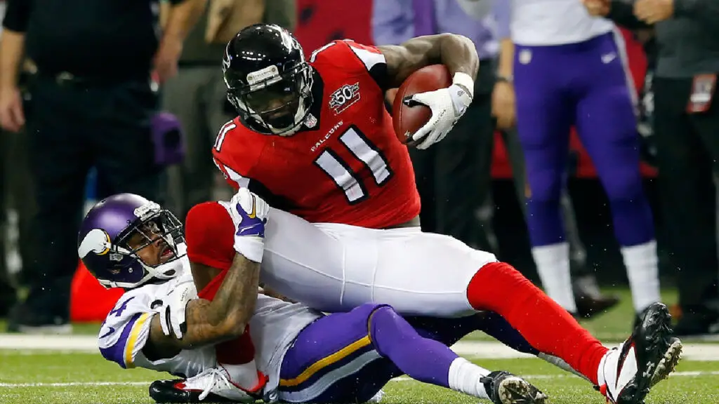 Former Minnesota Vikings player Captain Munnerlyn attempts to tackle Julio Jones against the Atlanta Falcons