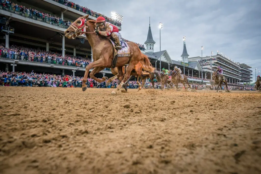 Horse Rich Strike running to the historic upset in the Kentucky Derby at Churchill Downs