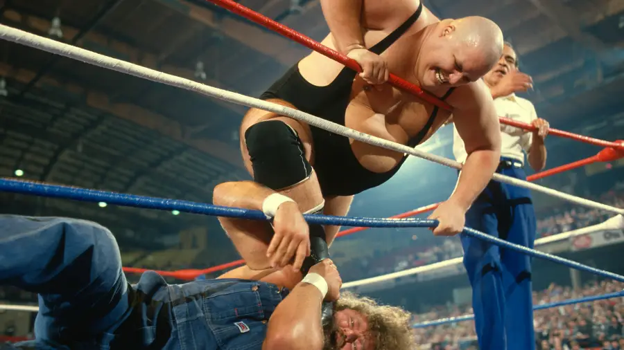 Former WWE Superstar King Kong Bundy chokes his opponent with his boot and holds onto the ropes for added weight