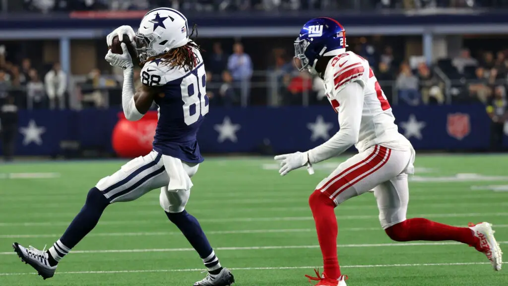 Dallas Cowboys wide receiver CeeDee Lamb makes a reception against Rodarius Williams against the New York Giants