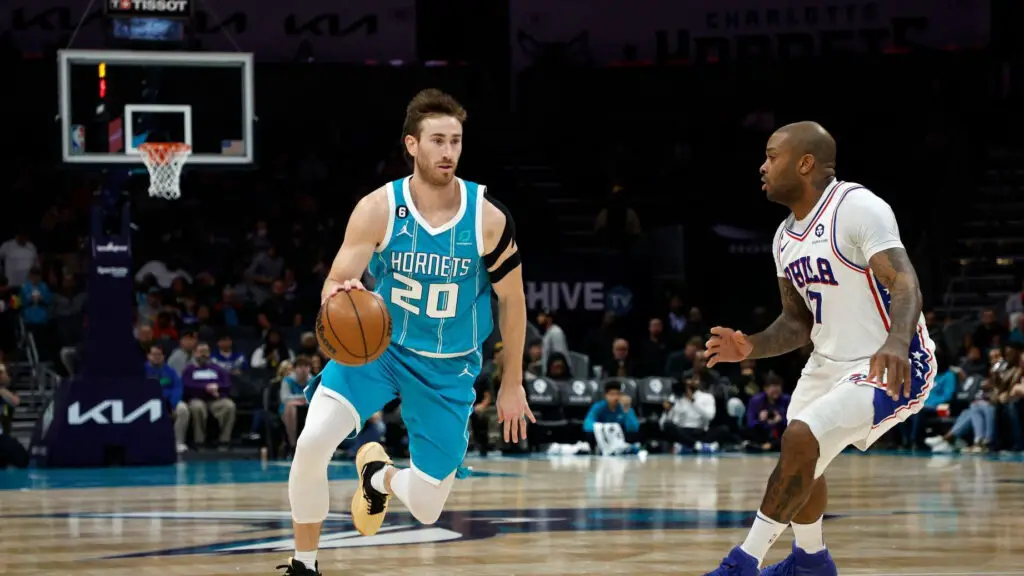 Charlotte Hornets guard Gordon Hayward drives to the basket against P.J. Tucker during the first quarter of their game against the Philadelphia 76ers 
