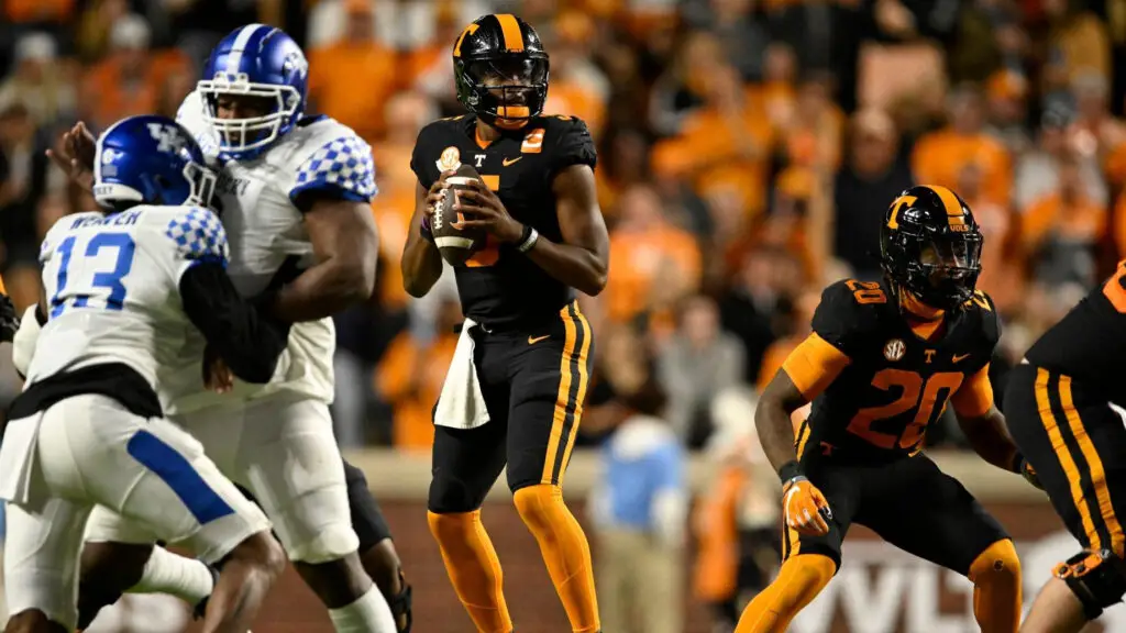 Tennessee Volunteers quarterback Hendon Hooker looks for a pass against the Kentucky Wildcats in the second quarter