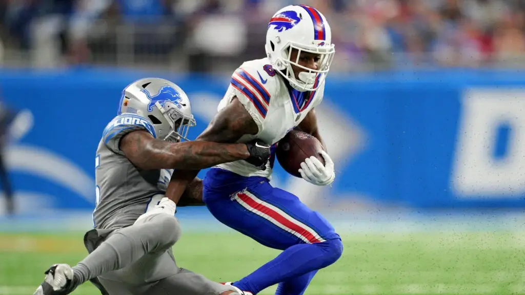 Buffalo Bills wide receiver Isaiah McKenzie makes a reception against Will Harris against the Detroit Lions during the third quarter