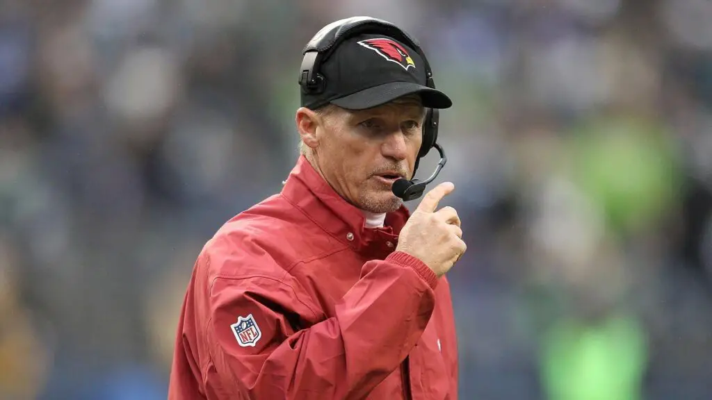 Arizona Cardinals head coach Ken Whisenhunt looks on during the second quarter against the Seattle Seahawks