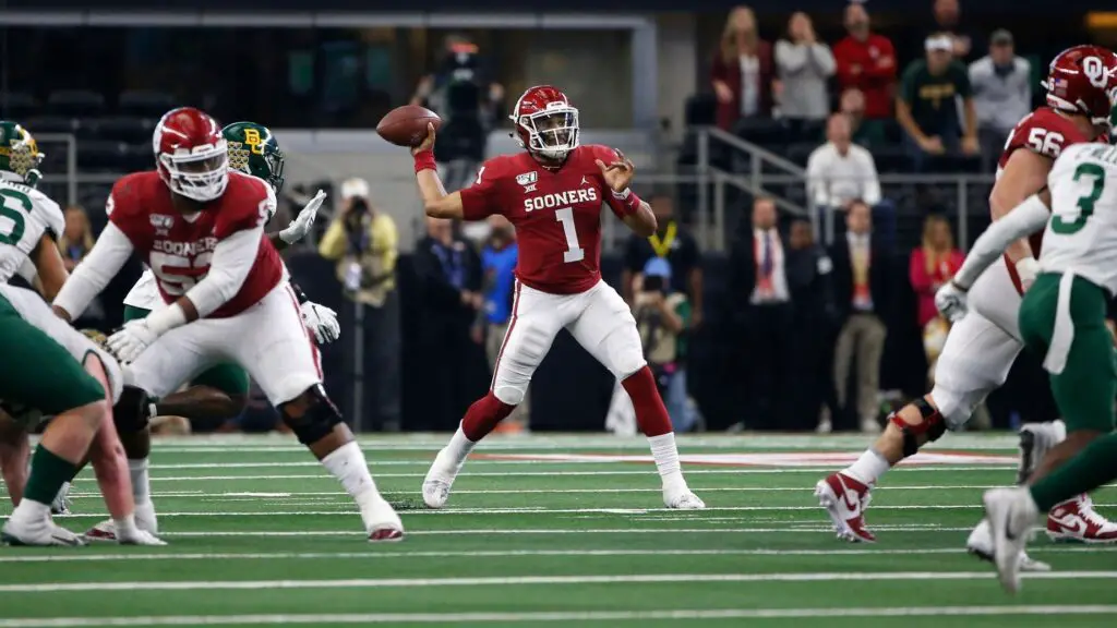 Oklahoma Sooners quarterback Jalen Hurts throws a pass against the Baylor Bears in the fourth quarter of the Big 12 Football Championship game