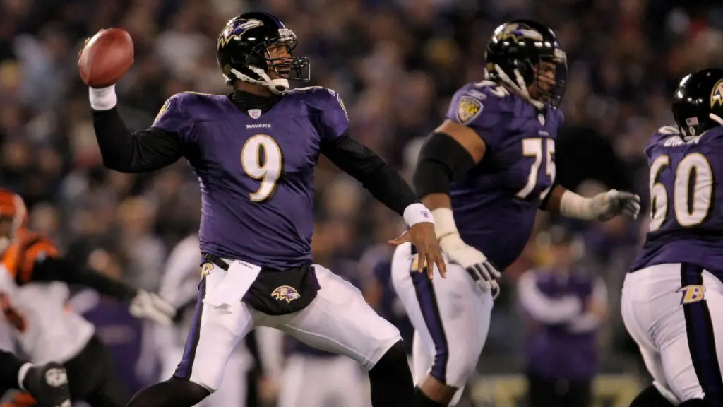 Baltimore Ravens quarterback Steve McNair delivers a pass against the Cincinnati Bengals in the second quarter 