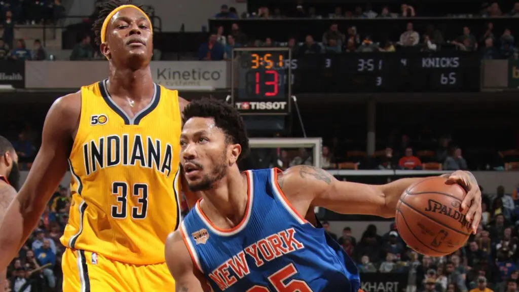 New York Knicks guard Derrick Rose drives to the basket against the Indiana Pacers