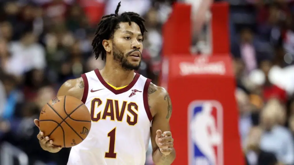 Cleveland Cavaliers guard Derrick Rose dribbles the ball against the Washington Wizards