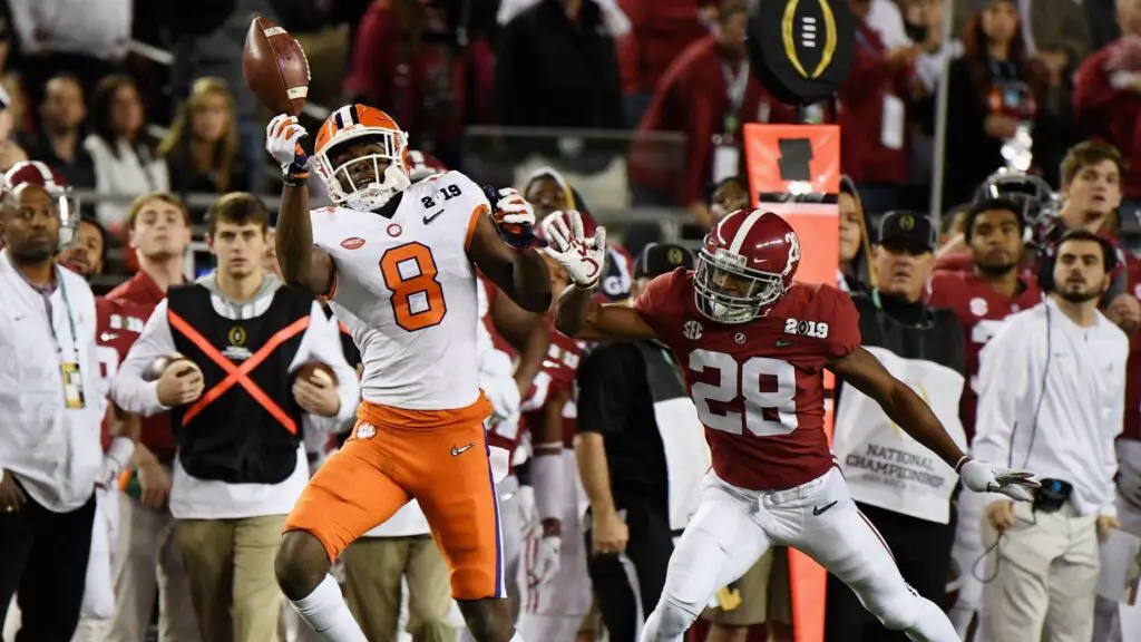 Clemson Tigers wide receiver Justyn Ross makes a reception against the Alabama Crimson Tide during the third quarter of the College Football Playoff National Championship presented by AT&T