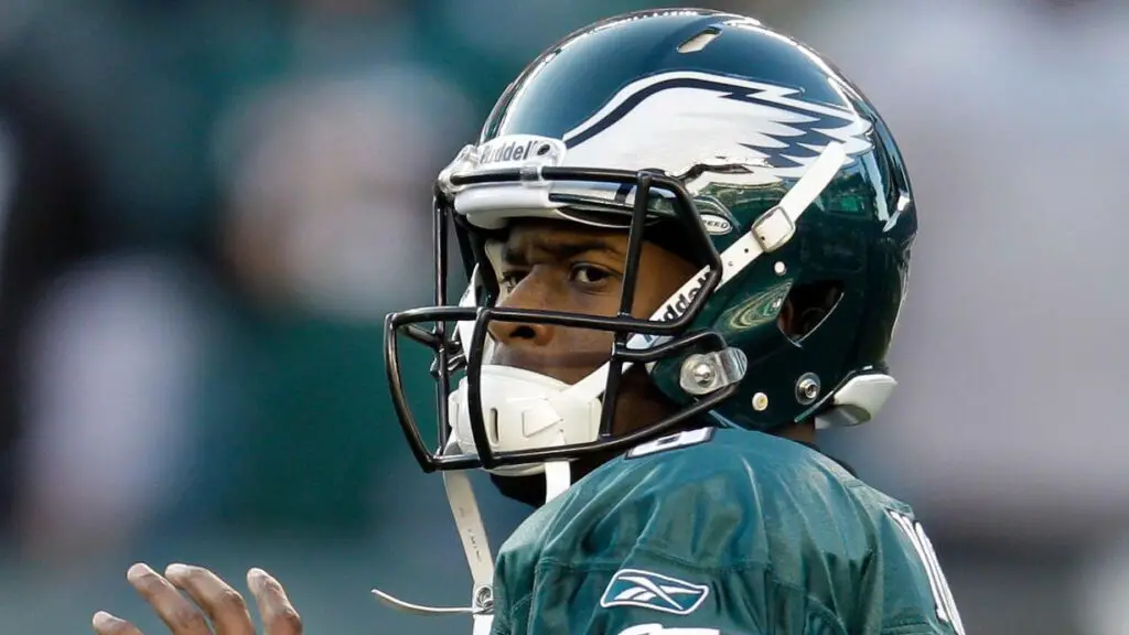 Philadelphia Eagles quarterback Vince Young warms up before the start of the Eagles' game against the New York Jets