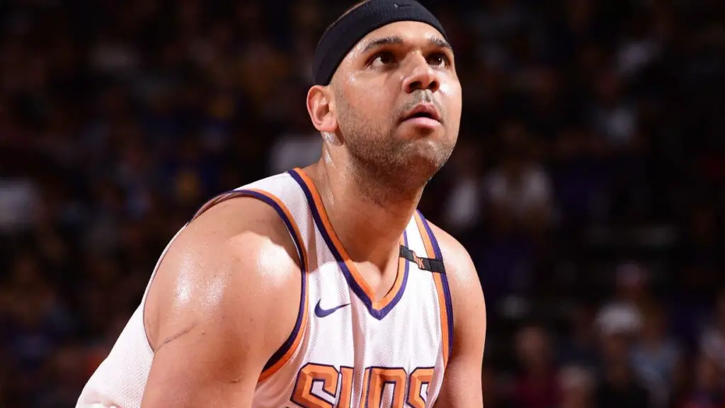 Phoenix Suns player Jared Dudley shoots the ball against the Golden State Warriors