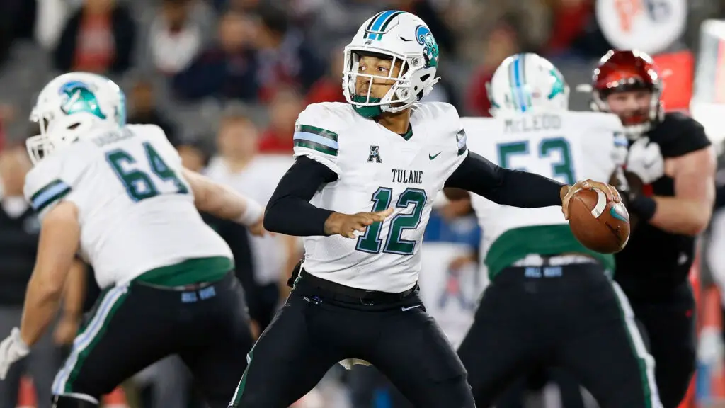 Tulane Green Wave quarterback Justin McMillan attempts to throw a pass in the second half against the Houston Cougars