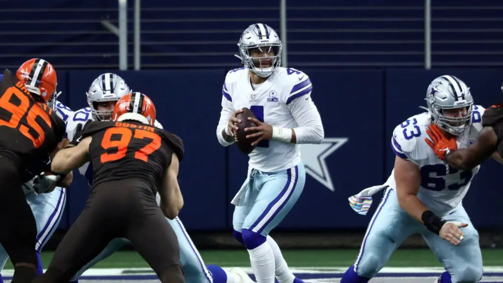 Dallas Cowboys quarterback Dak Prescott drops back to throw a pass against the Cleveland Browns in the first quarter 