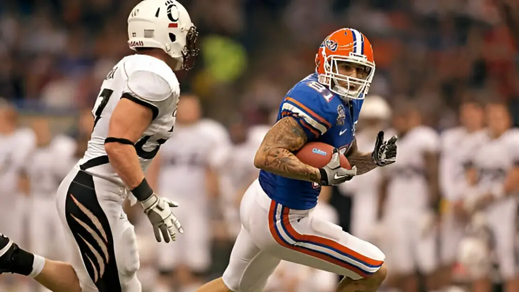 Former Florida Gators tight end Aaron Hernandez runs after a catch against the Cincinnati Bearcats during the Allstate Sugar Bowl