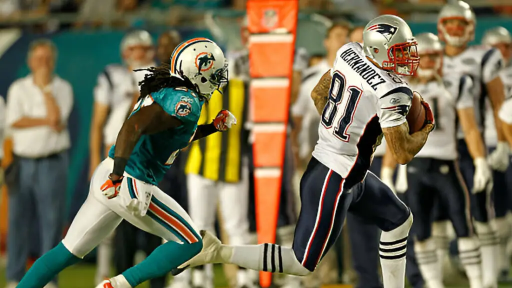 New England Patriots tight end Aaron Hernandez makes a catch during a game against the Miami Dolphins