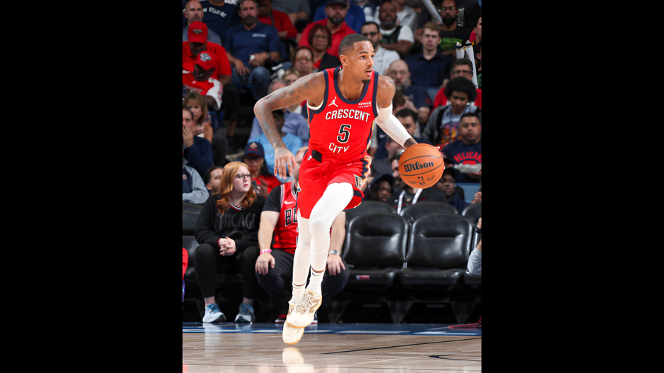 New Orleans Pelicans guard Dejounte Murray dribbles the ball during the game against the Chicago Bulls