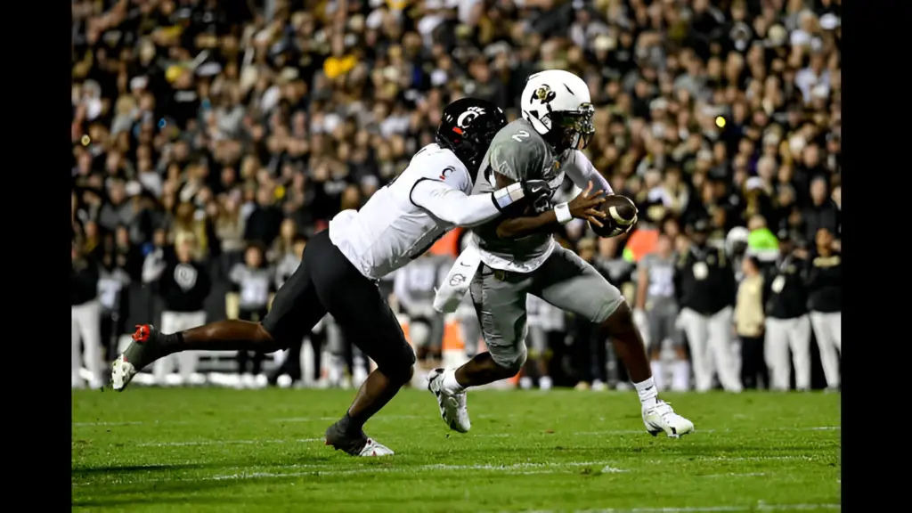 Colorado Buffaloes quarterback Shedeur Sanders carries the ball against the Cincinnati Bearcats in the third quarter