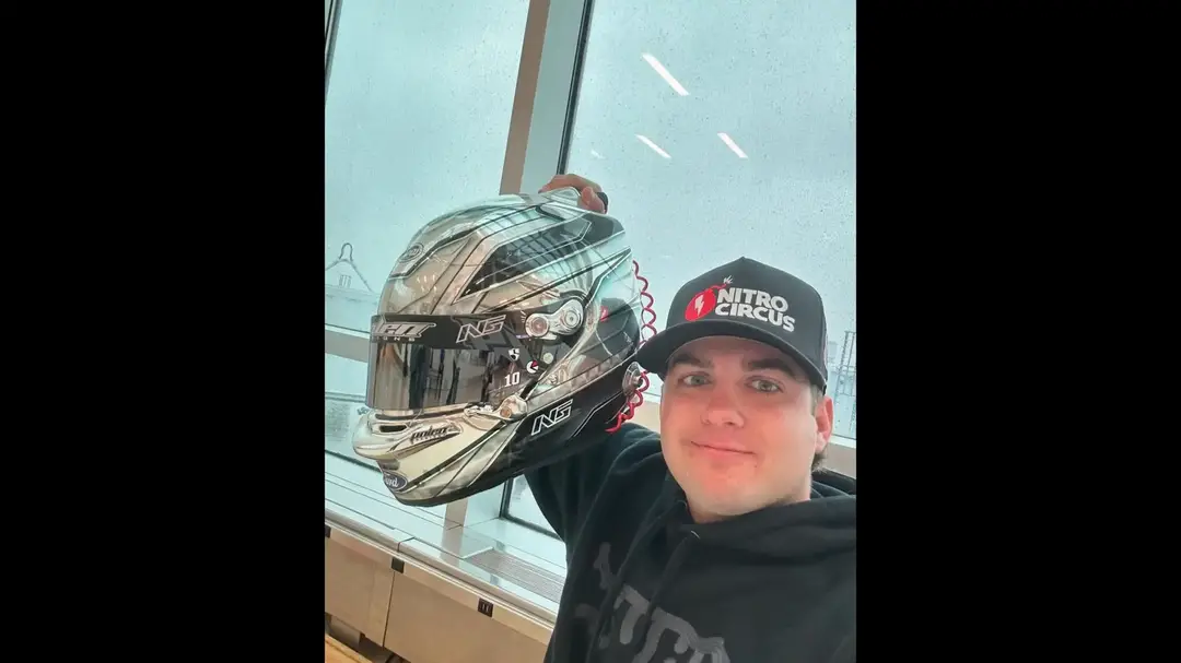 Noah Gragson reunited with missing helmet